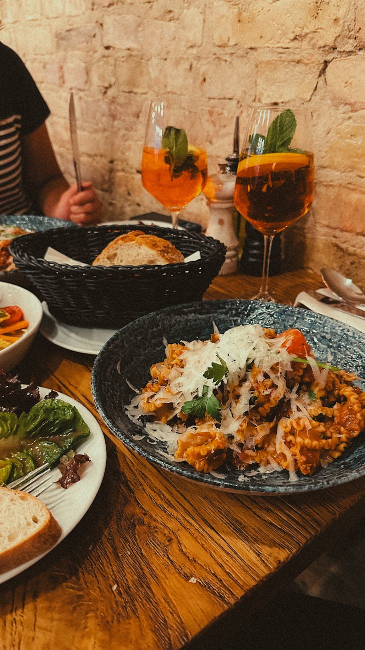 Italian Dinner Culture: A Complete Guide to Dining Like a Local