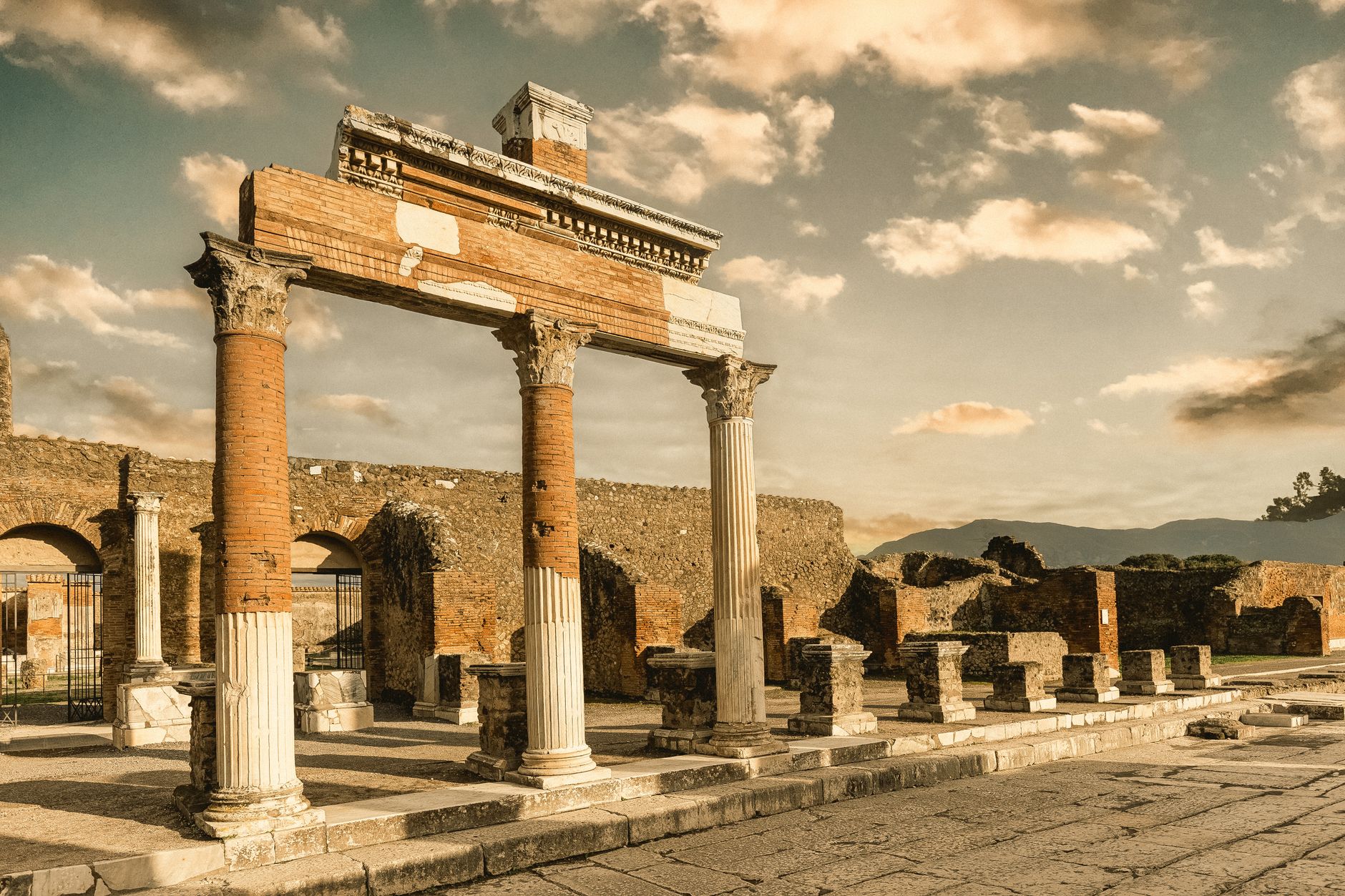 Pompeii Visitor Guide: Tickets, History, Tips & What Not to Miss